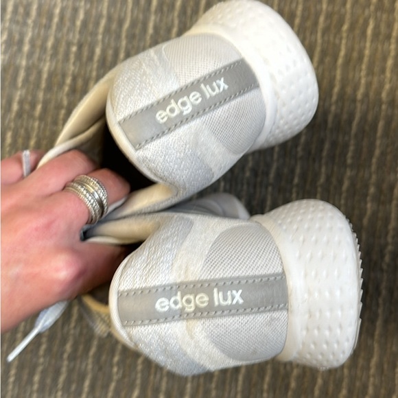 Women’s Adidas Edge Lux - 7.5 - Picture 2 of 5